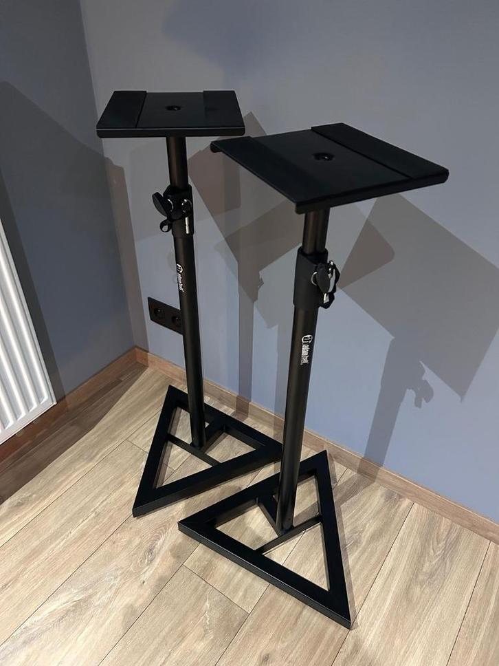 Adam Hall Studiomonitor standaard (2 stuks nieuw), Muziek en Instrumenten, Standaarden, Nieuw, Muziekstandaard, Speaker, Ophalen of Verzenden