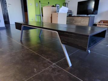 Massief houten salontafel – modern design beschikbaar voor biedingen