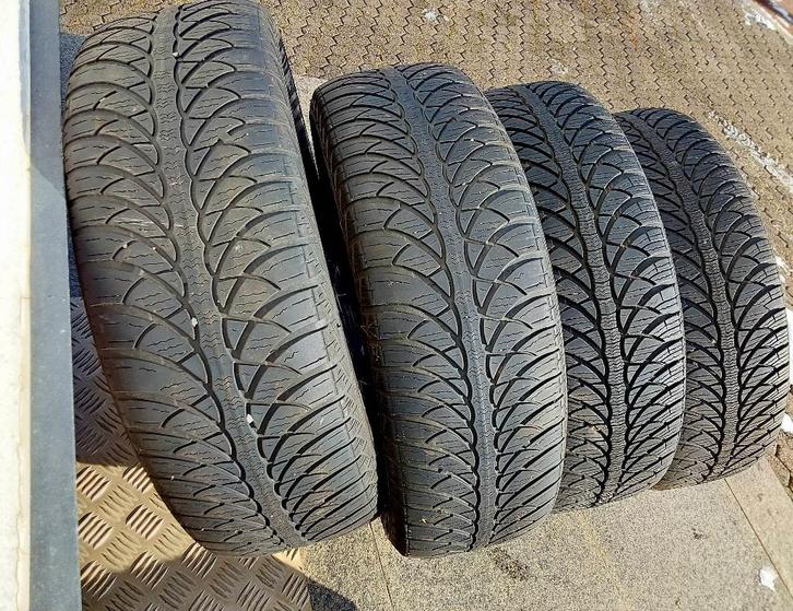 4 pneus hiver 195/60-15, deux bons et deux moins bons, Auto-onderdelen, Banden en Velgen, Banden en Velgen, Winterbanden, 15 inch