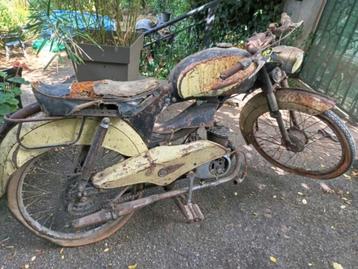 Oude zeldzame motorfiets met VAP-motor beschikbaar voor biedingen