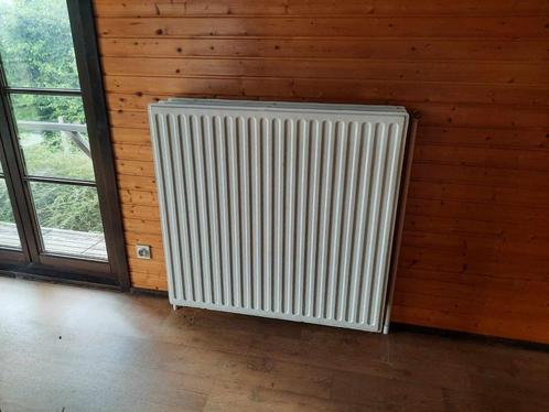 4 Radiatoren + 2 afschermkappen, Doe-het-zelf en Bouw, Verwarming en Radiatoren, Gebruikt, Radiator, Ophalen