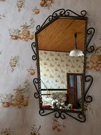 Miroir.  Contour en fer forgé noir., Maison & Meubles, Accessoires pour la Maison | Miroirs, Enlèvement