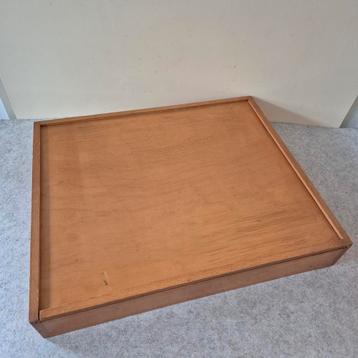 Houten kist met legoblokken beschikbaar voor biedingen