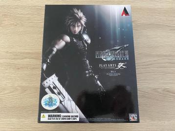 Play Arts Cloud Strife FF7 Remake beschikbaar voor biedingen