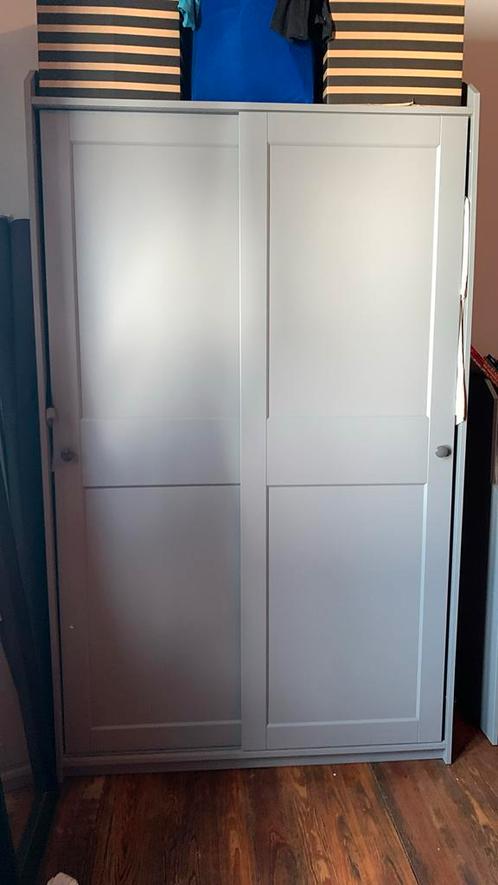 Ensemble IKEA HAUGA gris – Armoire + commode - 130€, Huis en Inrichting, Kasten | Kleerkasten, Gebruikt, Met deur(en), Ophalen