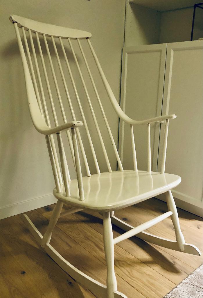 Vintage schommelstoel Lena Larsson, Maison & Meubles, Chaises, Utilisé, Une, Bois, Blanc, Enlèvement