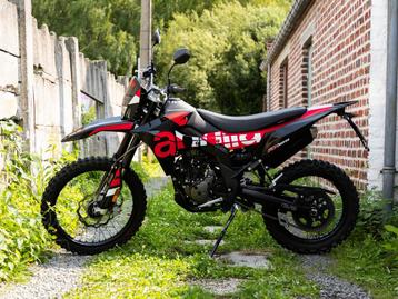 Aprilia RX 125cc 2025 (état comme neuf) Garantie 2 ans beschikbaar voor biedingen