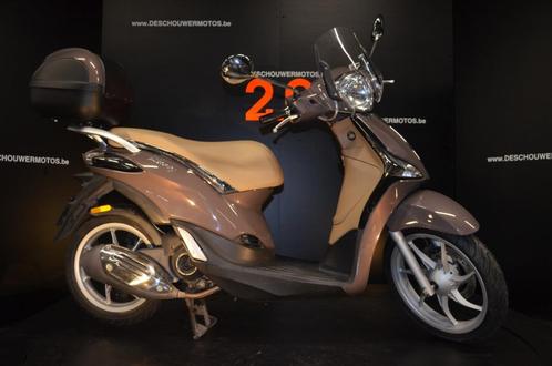 Piaggio Liberty 50 Classe B avec top case et pare-brise, Motos, Motos | Piaggio, Entreprise, Scooter, jusqu'à 11 kW, 1 cylindre