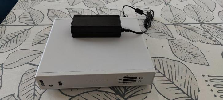 Sophos XGS 107 Firewall, Computers en Software, Routers en Modems, Zo goed als nieuw, Router, Ophalen of Verzenden