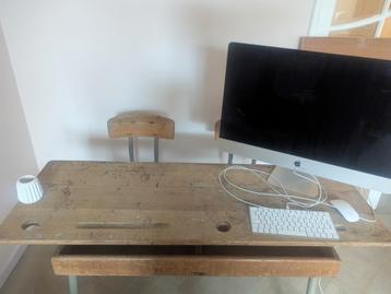 Houten schoolbankje/bureau beschikbaar voor biedingen