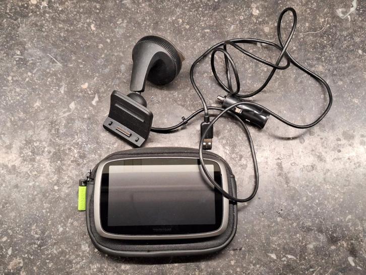 GPS Tomtom GO 4FL50 + Pochette + Support + Chargeur, Motos, Accessoires | Systèmes de navigation, Comme neuf, Enlèvement ou Envoi