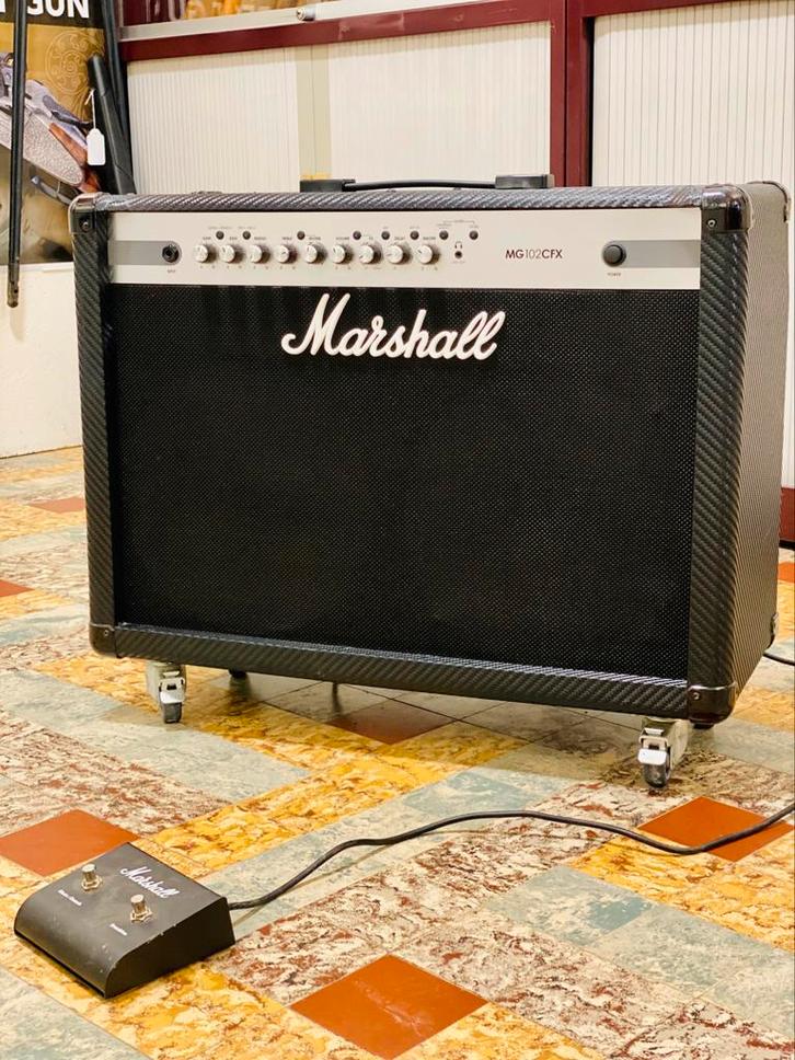 Marshall MG102CFX Carbon 100W comboversterker met footswitch, Muziek en Instrumenten, Versterkers | Bas en Gitaar, Zo goed als nieuw