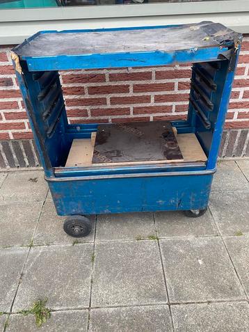 Gereedschapskar beschikbaar voor biedingen
