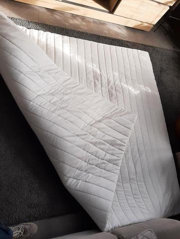 Topper matras 180 x 200 cm beschikbaar voor biedingen