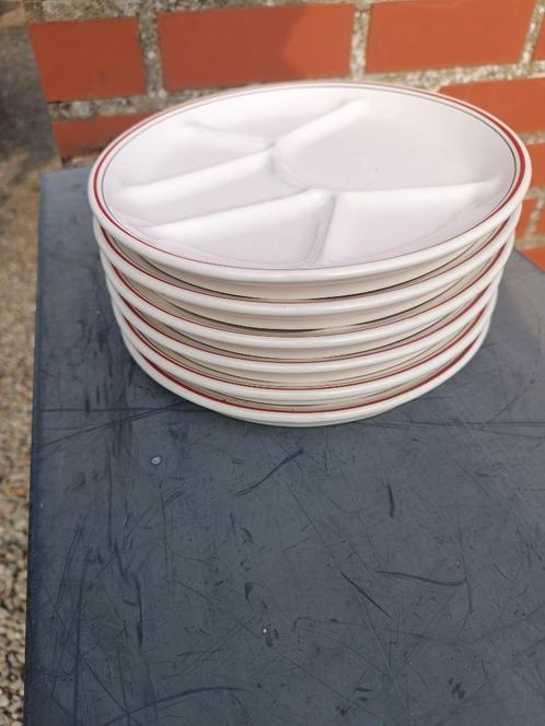 A vendre assiettes a fondue, Huis en Inrichting, Keuken | Servies, Gebruikt, Bord(en), Effen, Keramiek, Ophalen