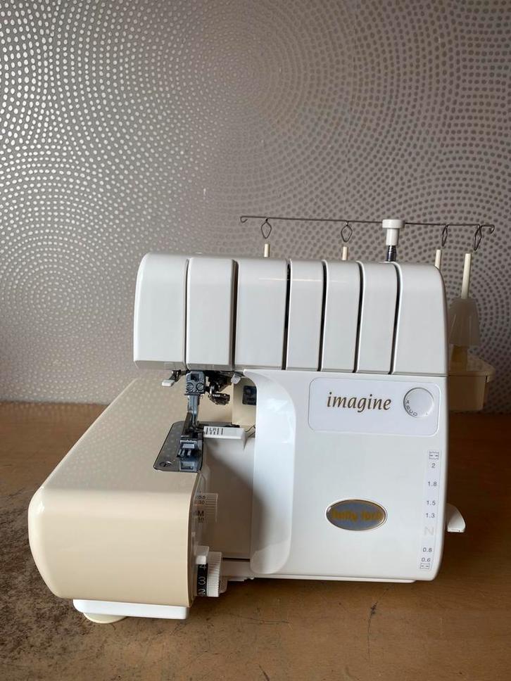 LOCKMACHINE BABYLOCK IMAGINÉ  SYSTÈME D'ENFILAGE À JET D'AIR, Hobby & Loisirs créatifs, Machines à coudre & Accessoires, Utilisé