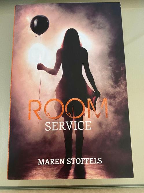 Maren Stoffels - Room Service, Boeken, Kinderboeken | Jeugd | 13 jaar en ouder, Nieuw, Fictie, Ophalen of Verzenden