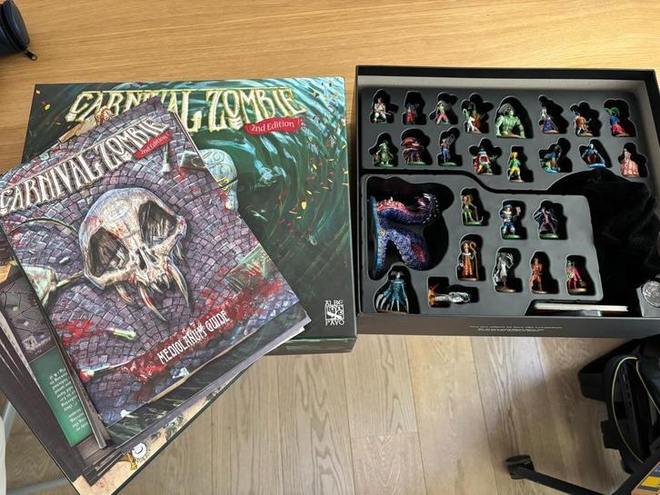 Carnival Zombie 2nd edition bordspel, Hobby en Vrije tijd, Gezelschapsspellen | Bordspellen, Zo goed als nieuw, Een of twee spelers