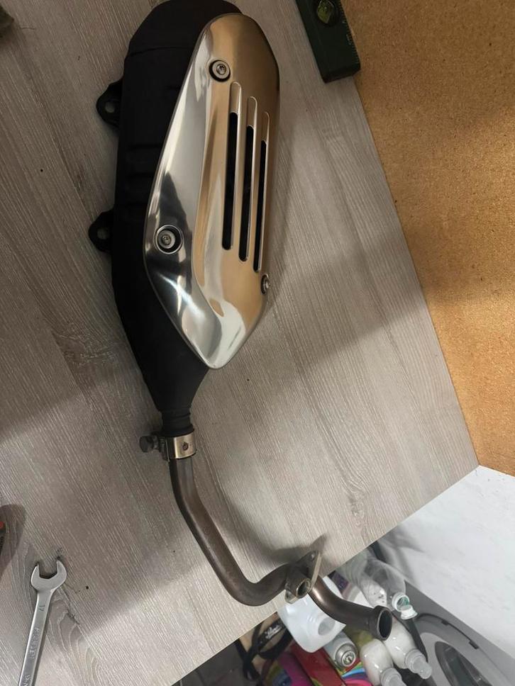 Vespa 125 gts iget uitlaat, Fietsen en Brommers, Brommeronderdelen | Scooters, Zo goed als nieuw, Vespa, Uitlaat, Ophalen