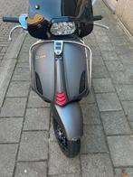 Vespa sprint 2019 model, Fietsen en Brommers, Ophalen, Zo goed als nieuw