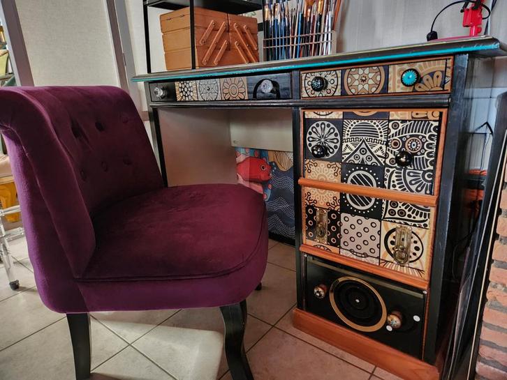 Uniek bureau en gratis fauteuil, Huis en Inrichting, Fauteuils, Zo goed als nieuw, Hout, Ophalen