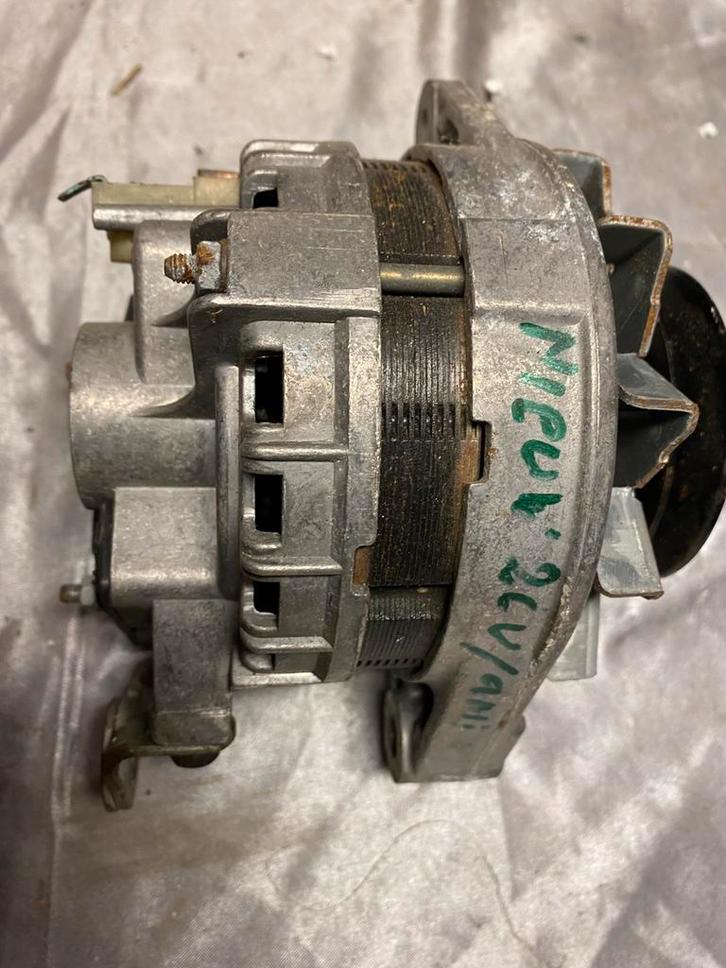 N.o.s. Dynamo’s voor 2CV, Ami, Renauld en Bmw/Mercedes, Auto-onderdelen, Motor en Toebehoren, BMW, Citroën, Mercedes-Benz, Renault