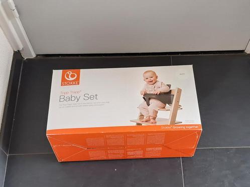 Stokke Tripp Trapp babyset in wit, Kinderen en Baby's, Kinderstoelen, Zo goed als nieuw, Meegroeistoel, Aanschuifbaar, Stoelverkleiner