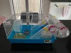 Hamsterhokje,met eten ,hooi,knaagstokjes,drinkbakje,rad,…, Dieren en Toebehoren, Ophalen, Gebruikt, Kooi