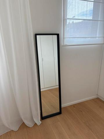 Spiegel beschikbaar voor biedingen