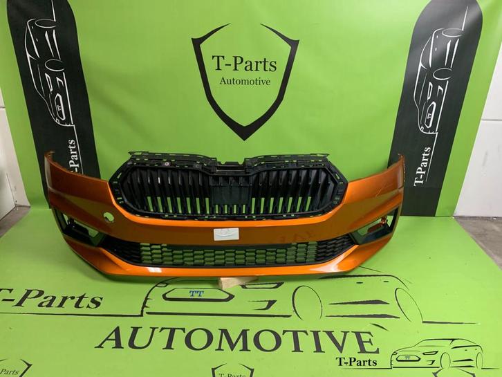 skoda fabia voorbumper 6VA807217G bumper grille rooster 21+, Auto-onderdelen, Carrosserie, Bumper, Skoda, Gebruikt