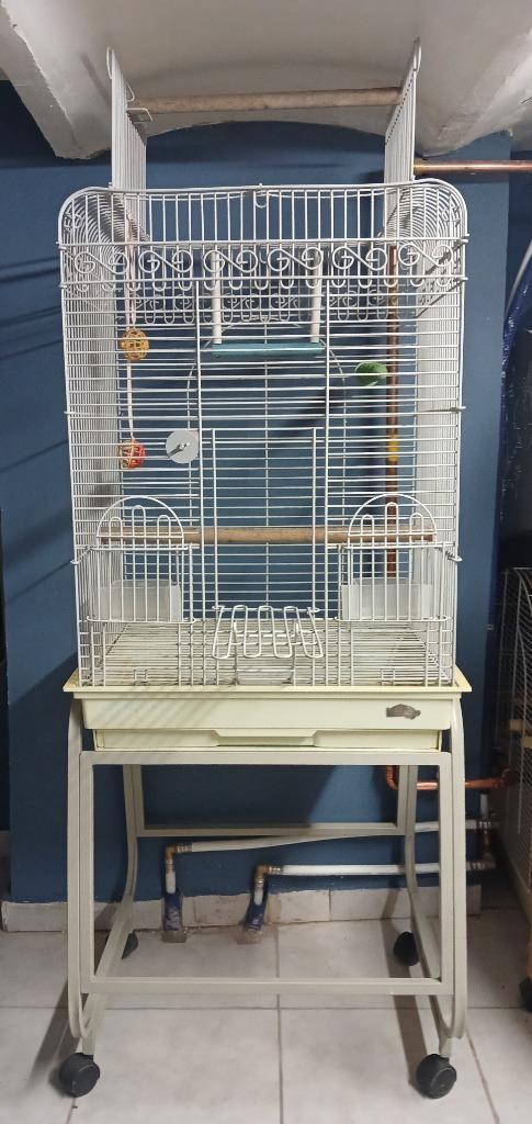 Grote kooi op wielen met complete accessoires, Dieren en Toebehoren, Vogels | Hokken en Kooien, Ophalen of Verzenden