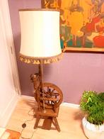 Elegante vloerlamp. Gemaakt van een vintage etalagepopstanda, Antiek en Kunst, Ophalen of Verzenden
