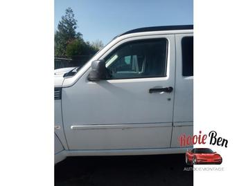 Portier 4Deurs links-voor van een Dodge Nitro (PW1) beschikbaar voor biedingen