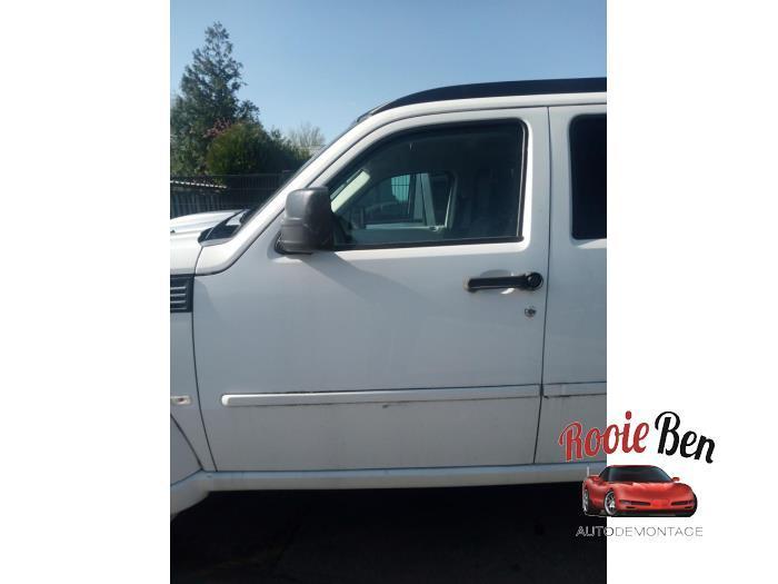 Portier 4Deurs links-voor van een Dodge Nitro (PW1), Auto-onderdelen, Carrosserie, Deur, Dodge, Gebruikt, 3 maanden garantie, Ophalen of Verzenden