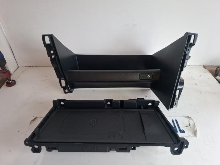 Draadloze oplader van een Kia XCeed, Auto-onderdelen, Elektronica en Kabels, Kia, Gebruikt, 3 maanden garantie, Ophalen of Verzenden