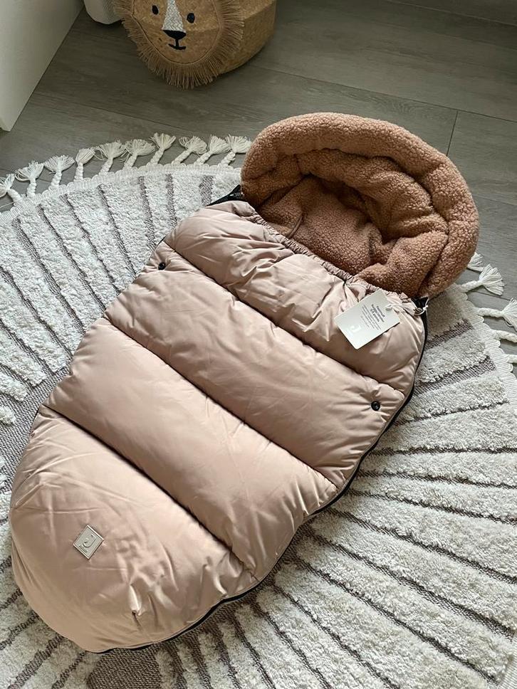 Chancelière jollein couleur nougat beige neuve avec etiquett, Enfants & Bébés, Couvertures, Sacs de couchage & Produits pour emmailloter