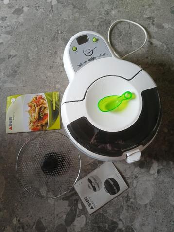 Hete lucht friteuse met bijpassend snackmandje en kookboekje beschikbaar voor biedingen