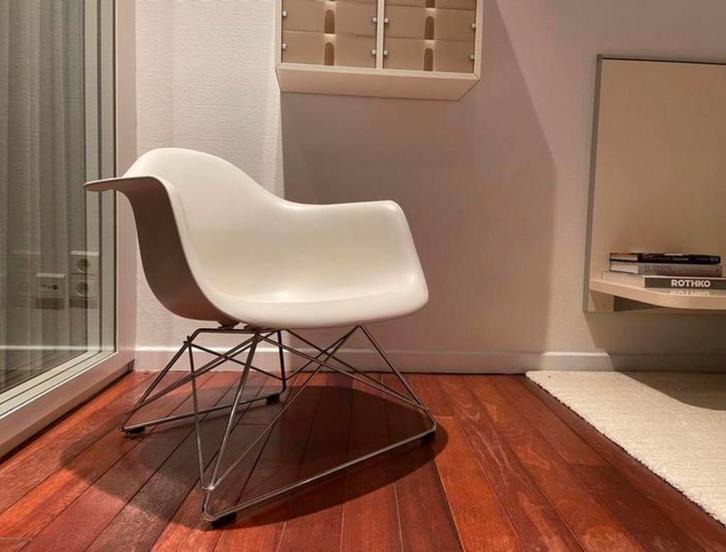 Perfecte Eames Plastic Armchair LAR van Charles & Ray Eames, Antiek en Kunst, Kunst | Designobjecten, Ophalen