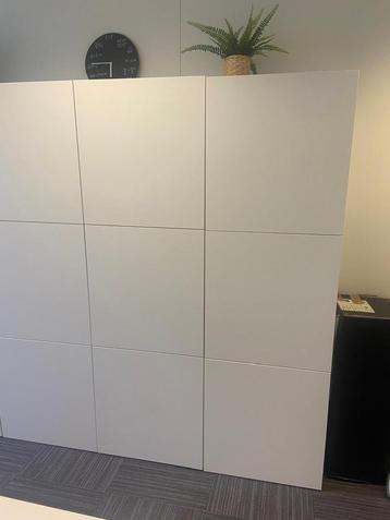 Armoire  beschikbaar voor biedingen