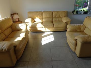 salon cuir 3+2+1 disponible aux enchères