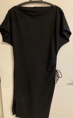 Zwarte stijlvolle jurk" Astrid Black label" large, Astrid black label, Maat 42/44 (L), Ophalen of Verzenden, Onder de knie