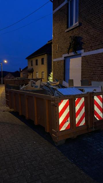 Plaatsen van afvalcontainer containers beschikbaar voor biedingen