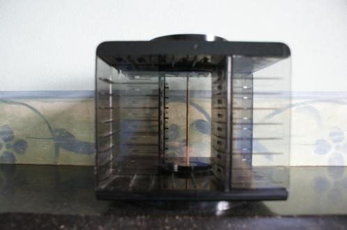 Cassette opbergkubus, Cd's en Dvd's, Cassettebandjes, Gebruikt, Accessoires, 26 bandjes of meer, Met bewaardoos, rek of koffer