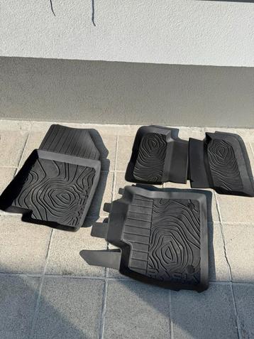 Tapis en caoutchouc Duster (2025) beschikbaar voor biedingen