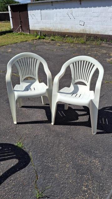 2 stapelbare stoeltjes beschikbaar voor biedingen