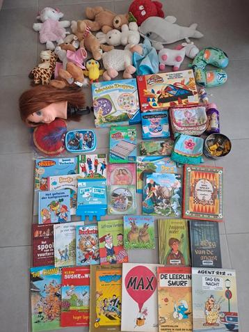 lot strips, boeken, speelgoed beschikbaar voor biedingen