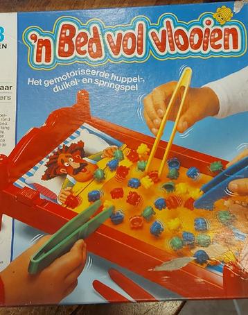 'n Bed vol vlooien   aanvulmateriaal beschikbaar voor biedingen