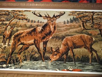 Vintage wandtapijt van herten beschikbaar voor biedingen