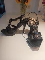 Jolis escarpins, brides diamants, talons imitation bois. 36, Vêtements | Femmes, Enlèvement ou Envoi, Maria Mare, Escarpins, Porté