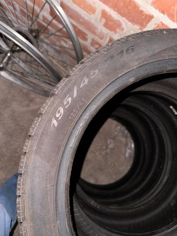 4 pneus hiver 195/45/r16, Auto-onderdelen, Banden en Velgen, Band(en), Winterbanden, 16 inch, 195 mm, Personenwagen, Gebruikt